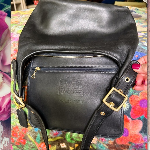 VINTAGE COACH LEGACY HOBO BAG
9058 - Picture 9 of 14